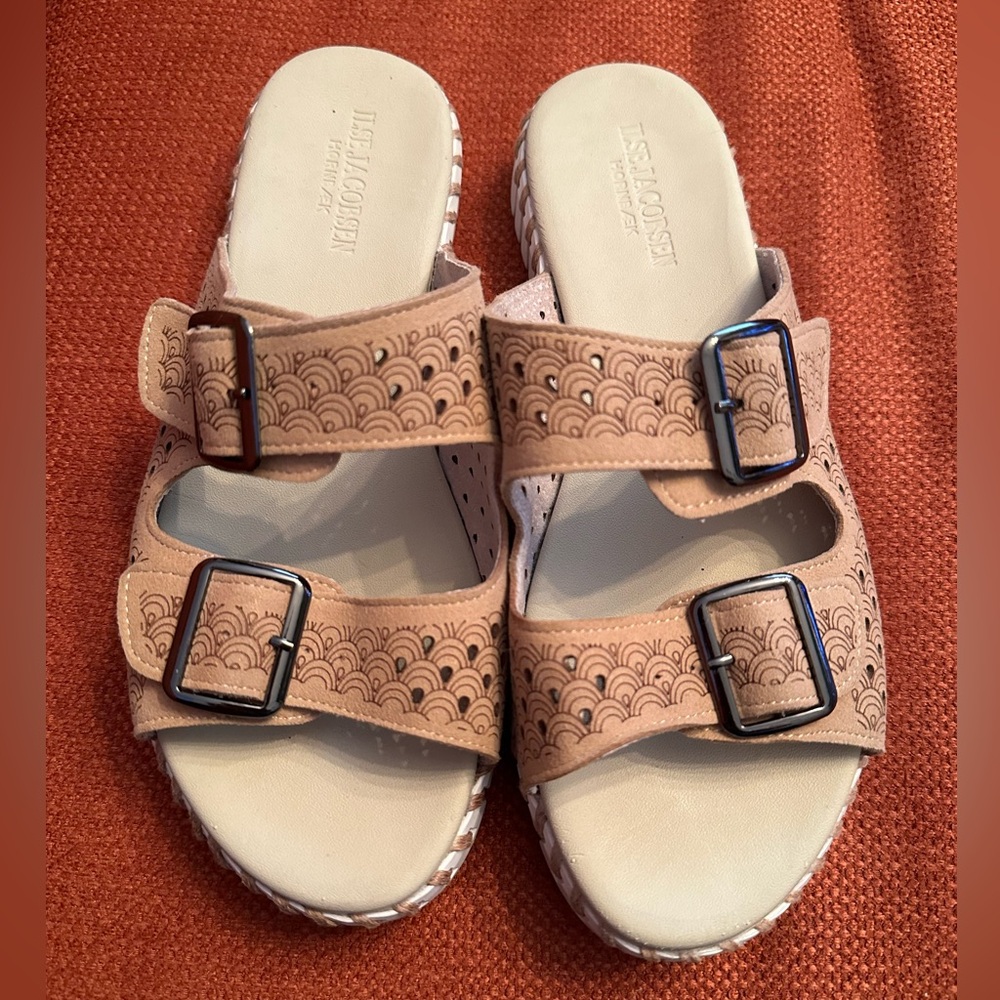 Light weight sandal. Designed in Denmark. Very comfy and stylish.